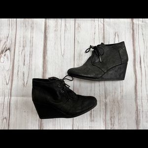 Toms Wedge black shoes size 7‎